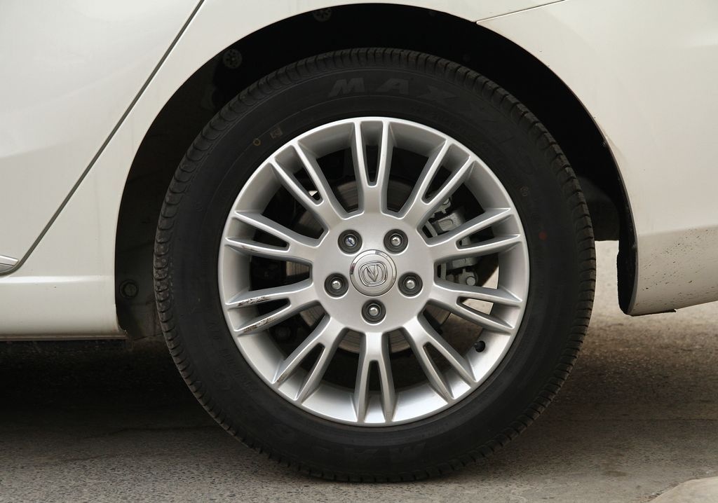 其中,针对205/55r16规格的轮胎,长安逸动选用的是玛吉斯品牌的ma