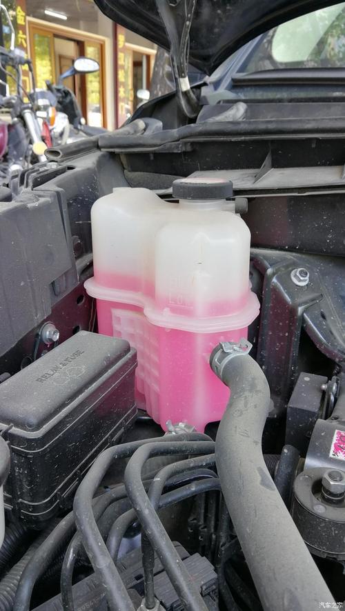 汽车冷却水箱漏水 汽车冷却水箱漏水怎么回事