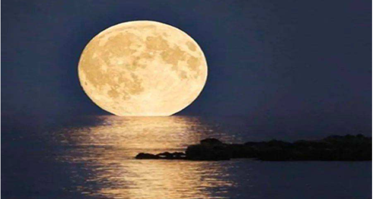 形容看到月亮思念亲人的诗句