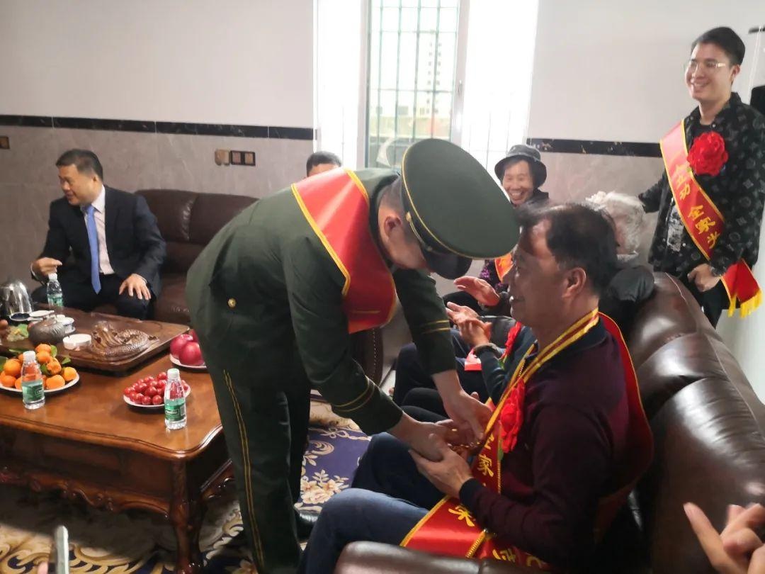骄傲!湛江军地联动为一等功臣谢伟略家庭送喜报