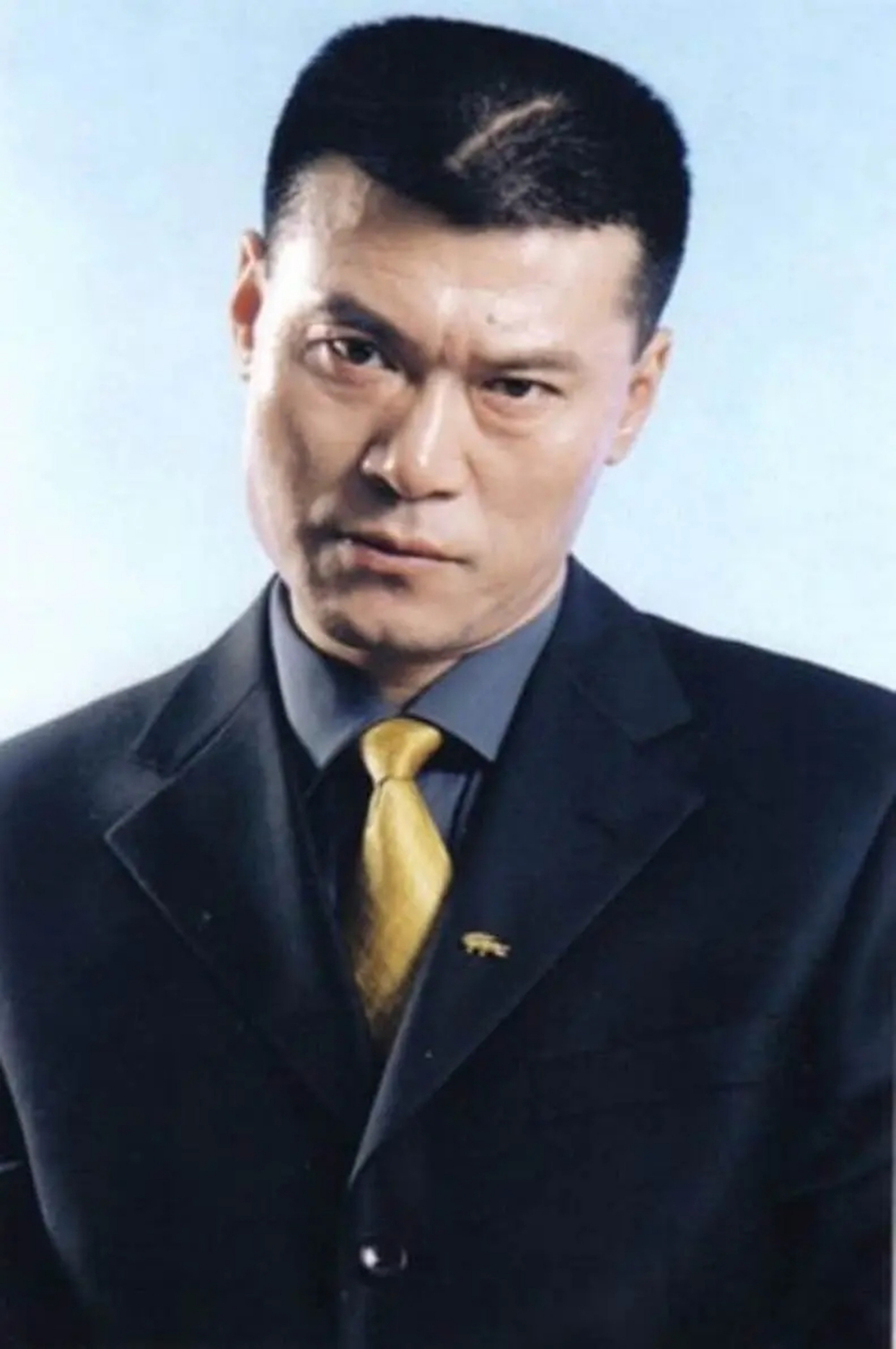 60岁赵恒煊,靠演《白眉大侠》一夜红遍全国,现在和妻子很恩爱