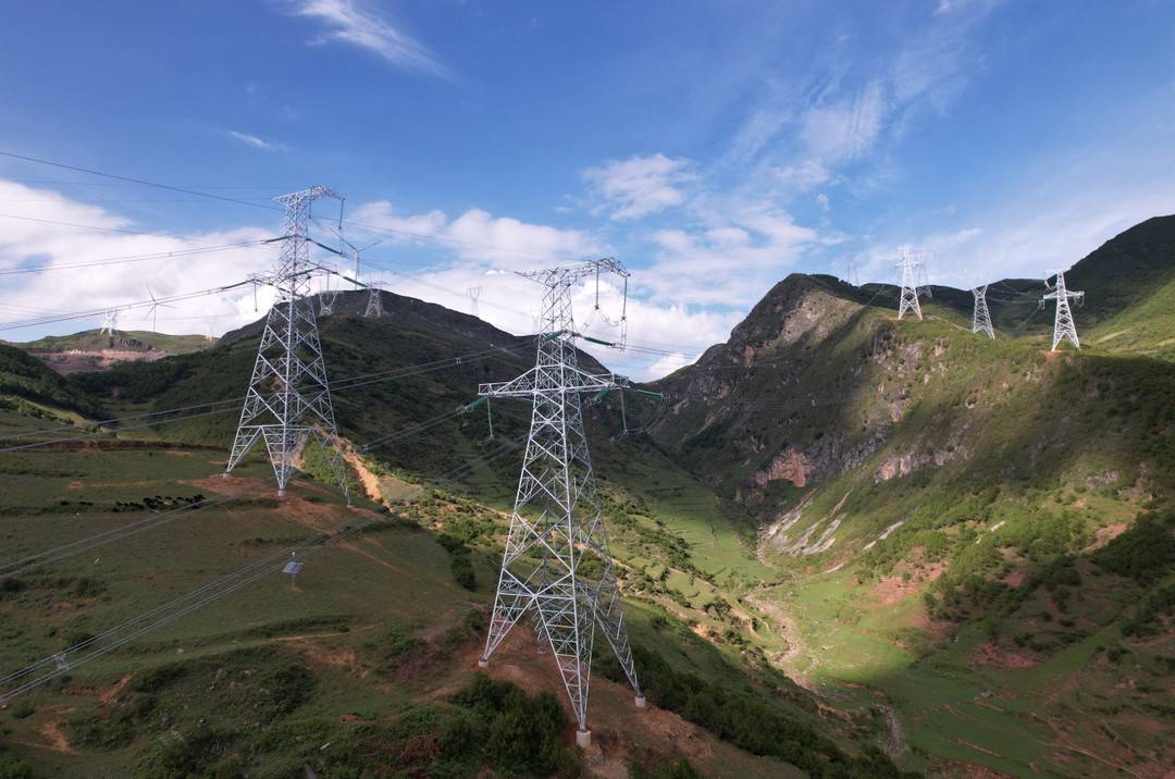 提升四川电网抗风险能力 500千伏建叙线包1工程全线贯通丨迎峰度夏