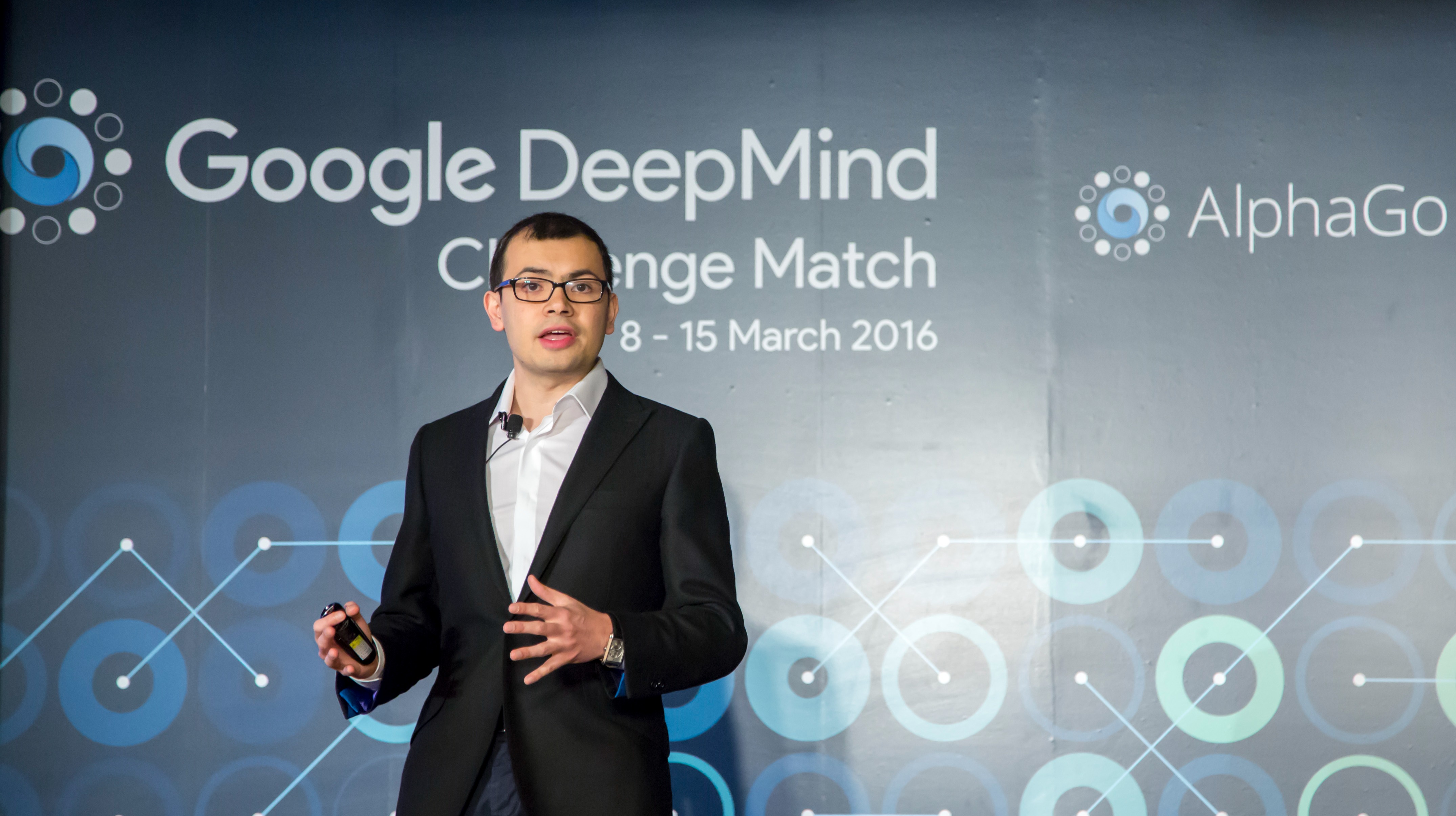 阿尔法狗咬向chatgpt七寸