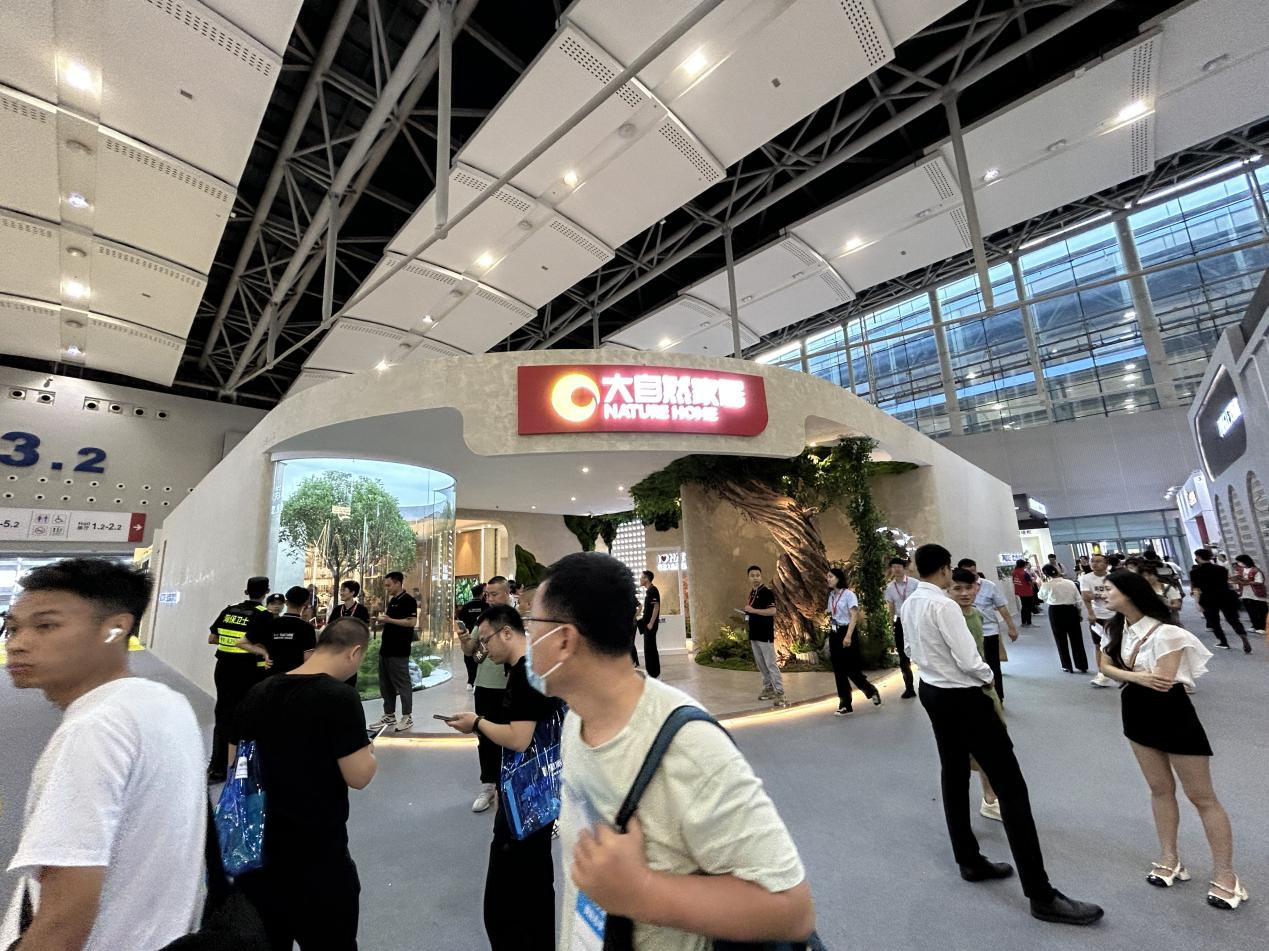 大自然家居携植物新水漆亮相2023中国建博会(广州)