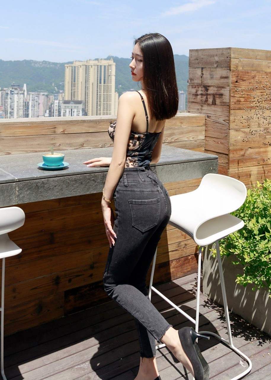 no.3740-面容清秀动人身段苗条多姿的妹子