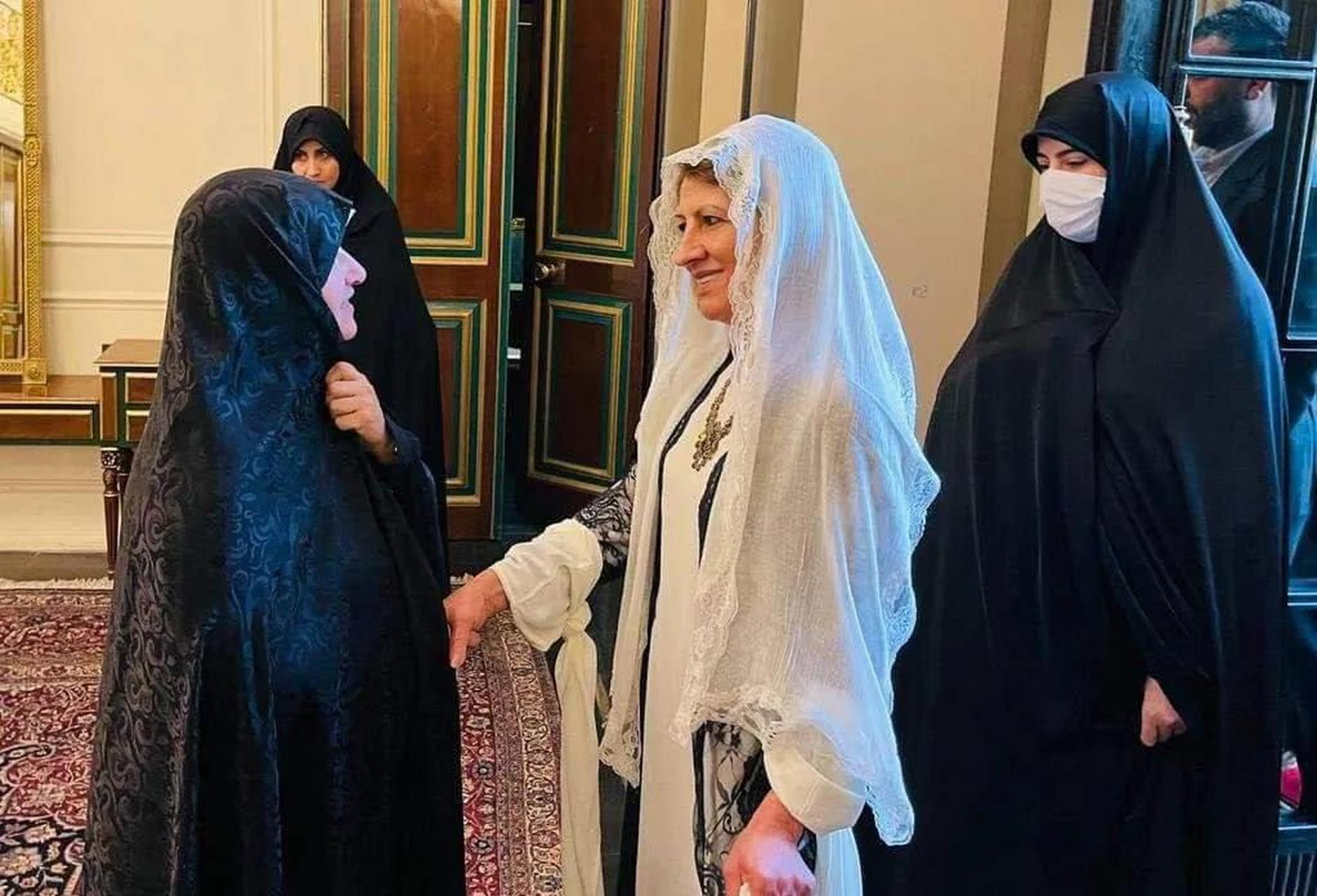 伊朗总统夫人会见伊拉克总统夫人.