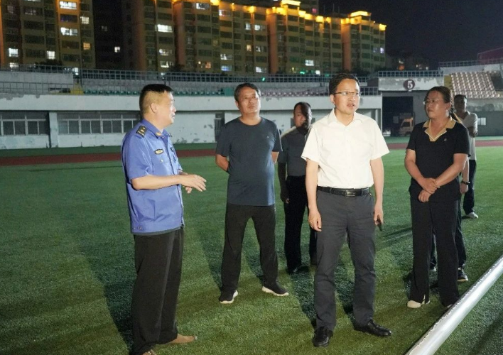河南兰考县委书记陈维忠调研体育场 提出希望打造"零碳体育场"