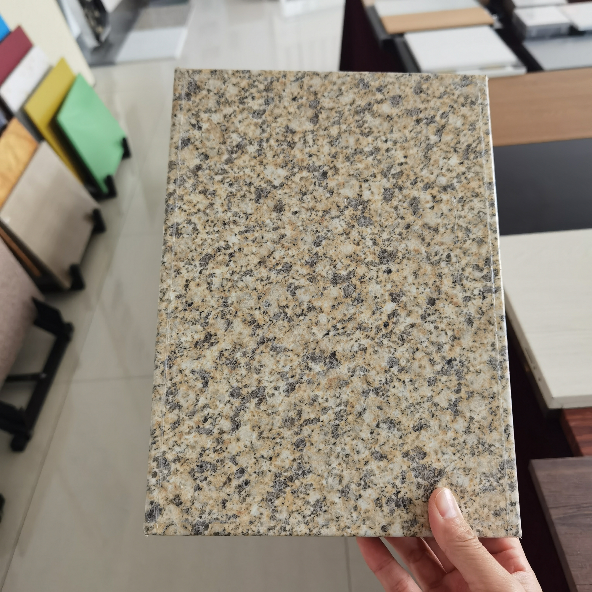 仿大理石的金属保温装饰一体板