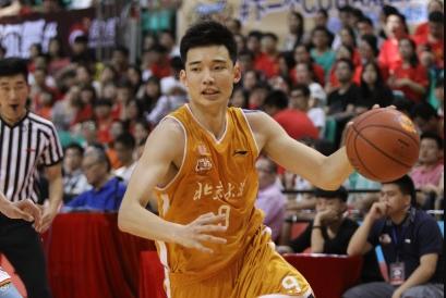 三度参加选秀的"外线小飞侠"刘鸿博,退役后开了自己的球馆