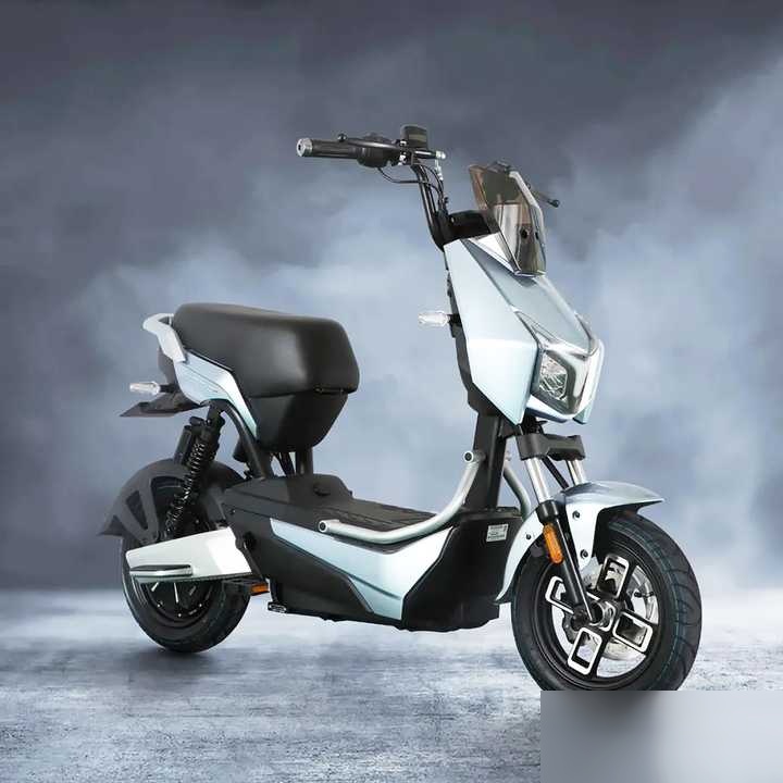 新买的电动车,充满电,加油门时电量显示减少一格电量