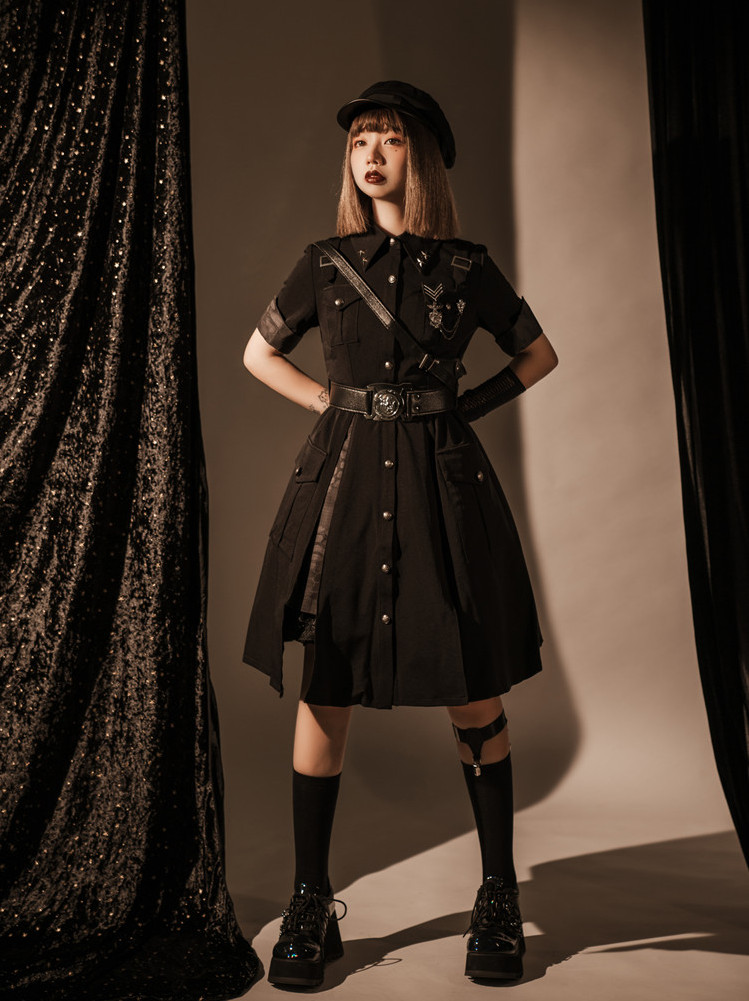 让lo娘一见倾心的"军lo"洛丽塔,优雅与帅气并存,难怪能火出圈