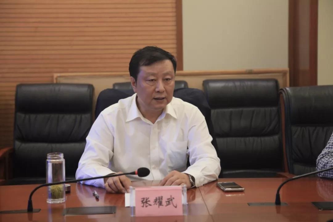 张耀武听取市平安志愿者总会工作汇报