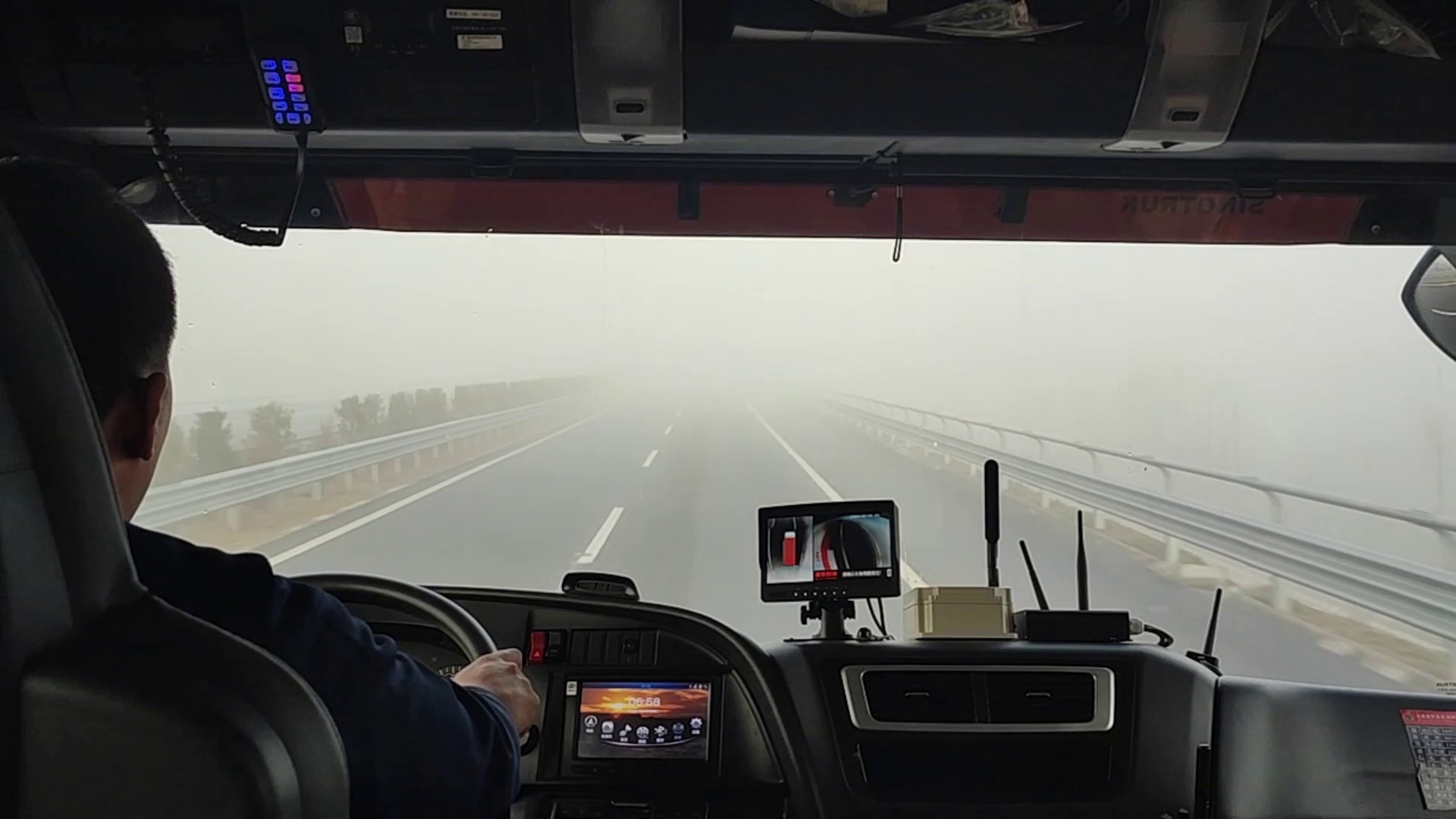 大雾天气18车连环相撞 淄博消防提醒雾天驾车需慢行