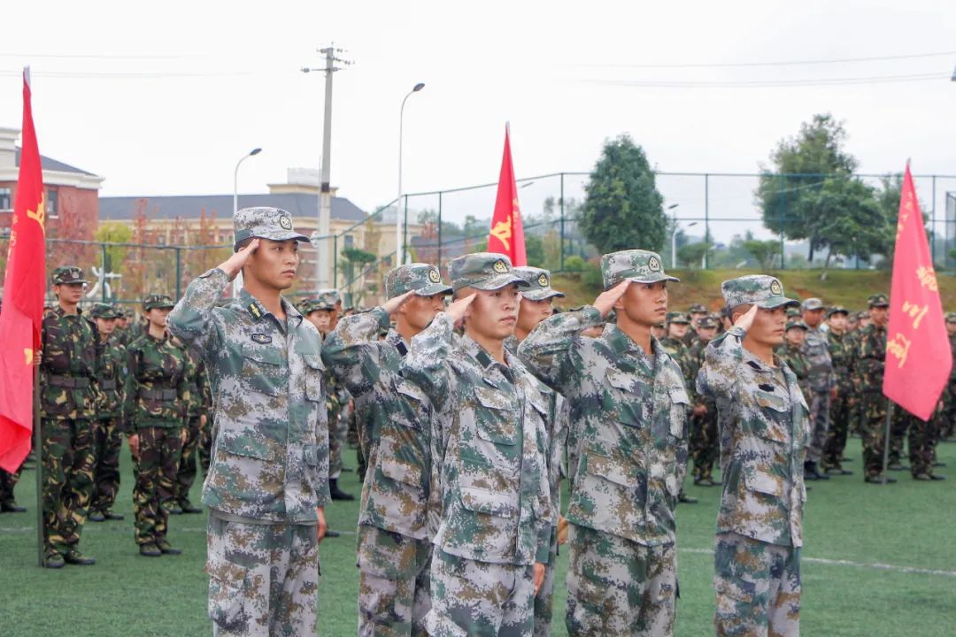 吹響號角 青春啟航——貴州工商職業學院2021級新生軍訓動員大會隆重