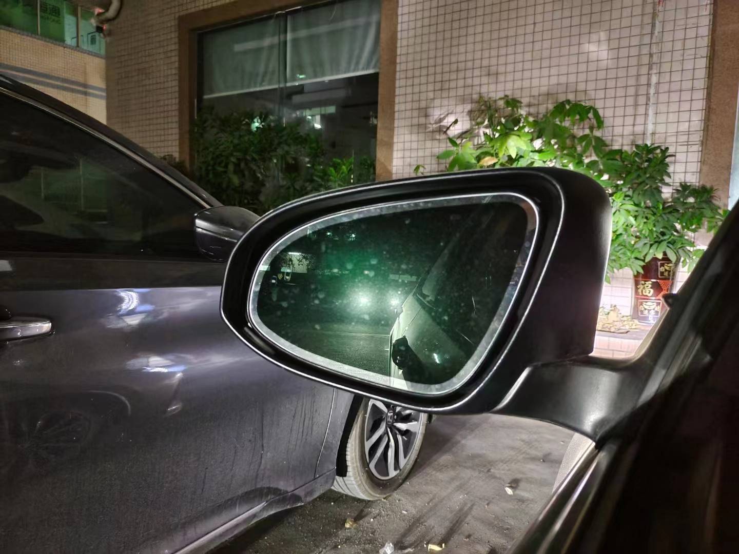 别克君越自动防眩目后视镜 君越后视镜防眩目失灵