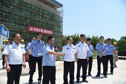 何小华来金调研指导工作