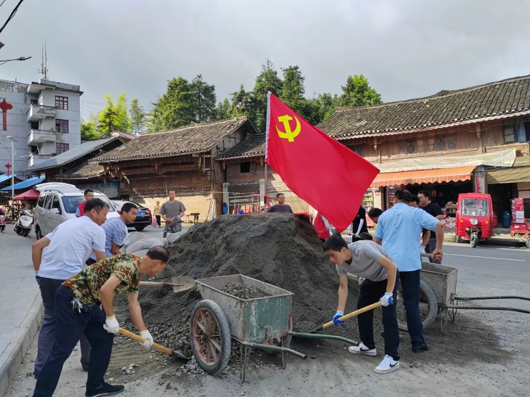 「和美城乡 四大行动」锦屏县平秋镇:干群共建齐发力 集镇面貌换新颜