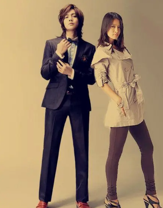 金贤重正式当爹,老婆是圈外素人,还有人记得生菜夫妇吗?