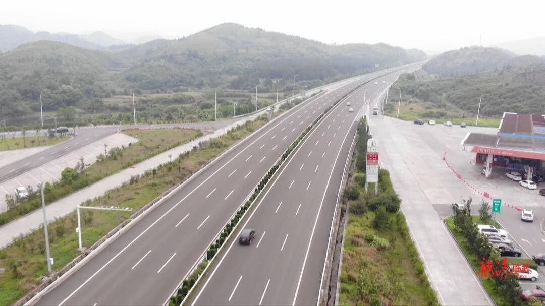许广高速临武段迎来返程高峰 车流量达3.3万车次