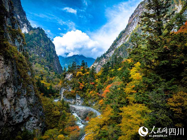 阿坝州丹云峡:山水之美,变幻莫测的色彩画廊