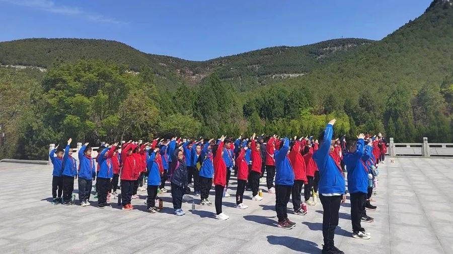 济南市历下区历山学校2300名学生开展研学实践
