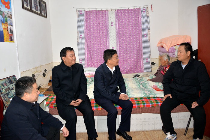 汪文展来乾慰问百岁老人,特困老人
