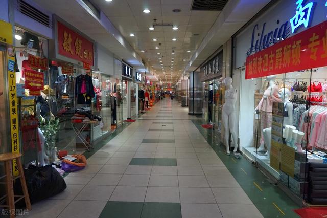 谁是实体店倾覆背后的推手:成本,电商,消费者?