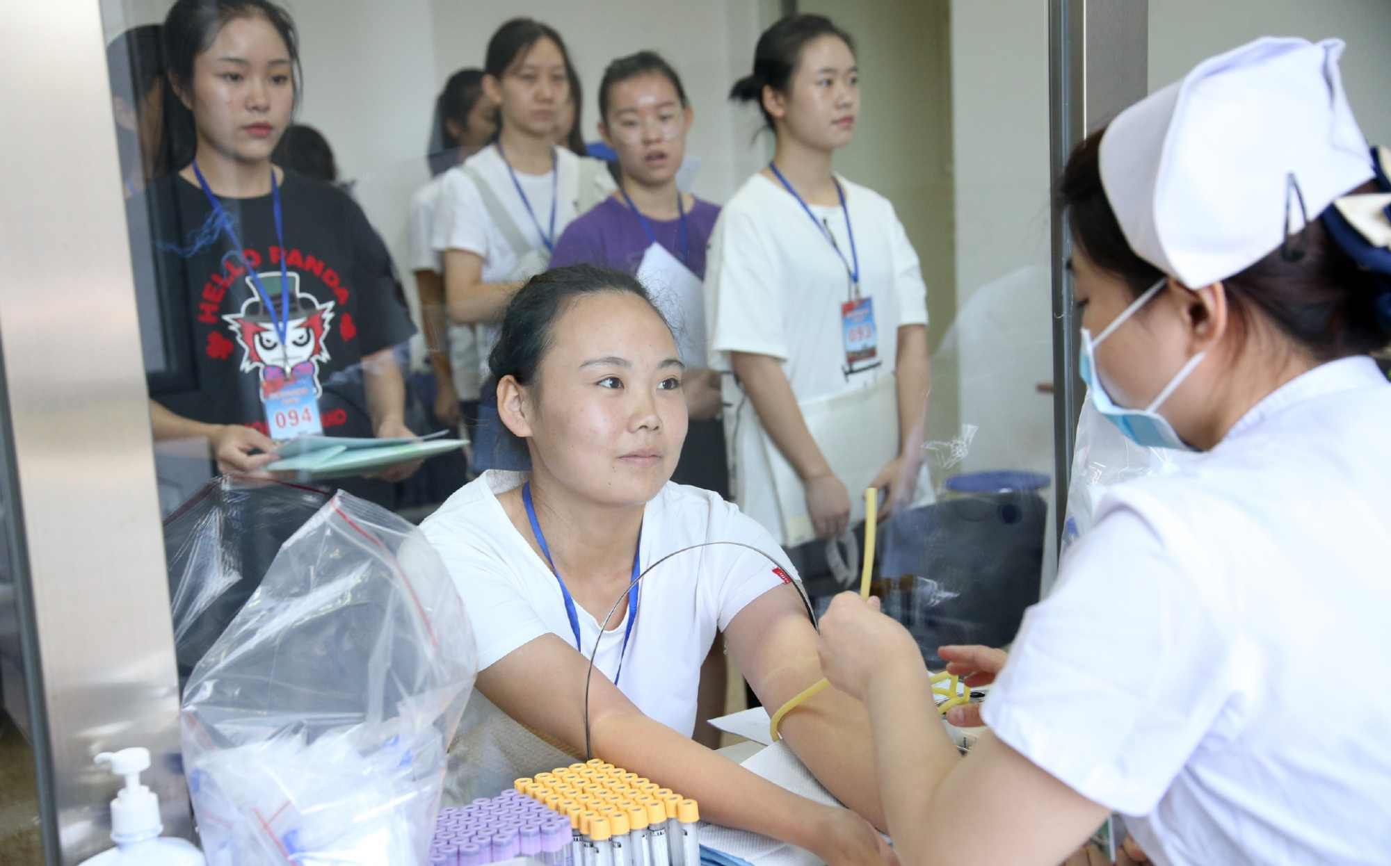 女孩当兵前的体检,严格的程度让人超乎想象