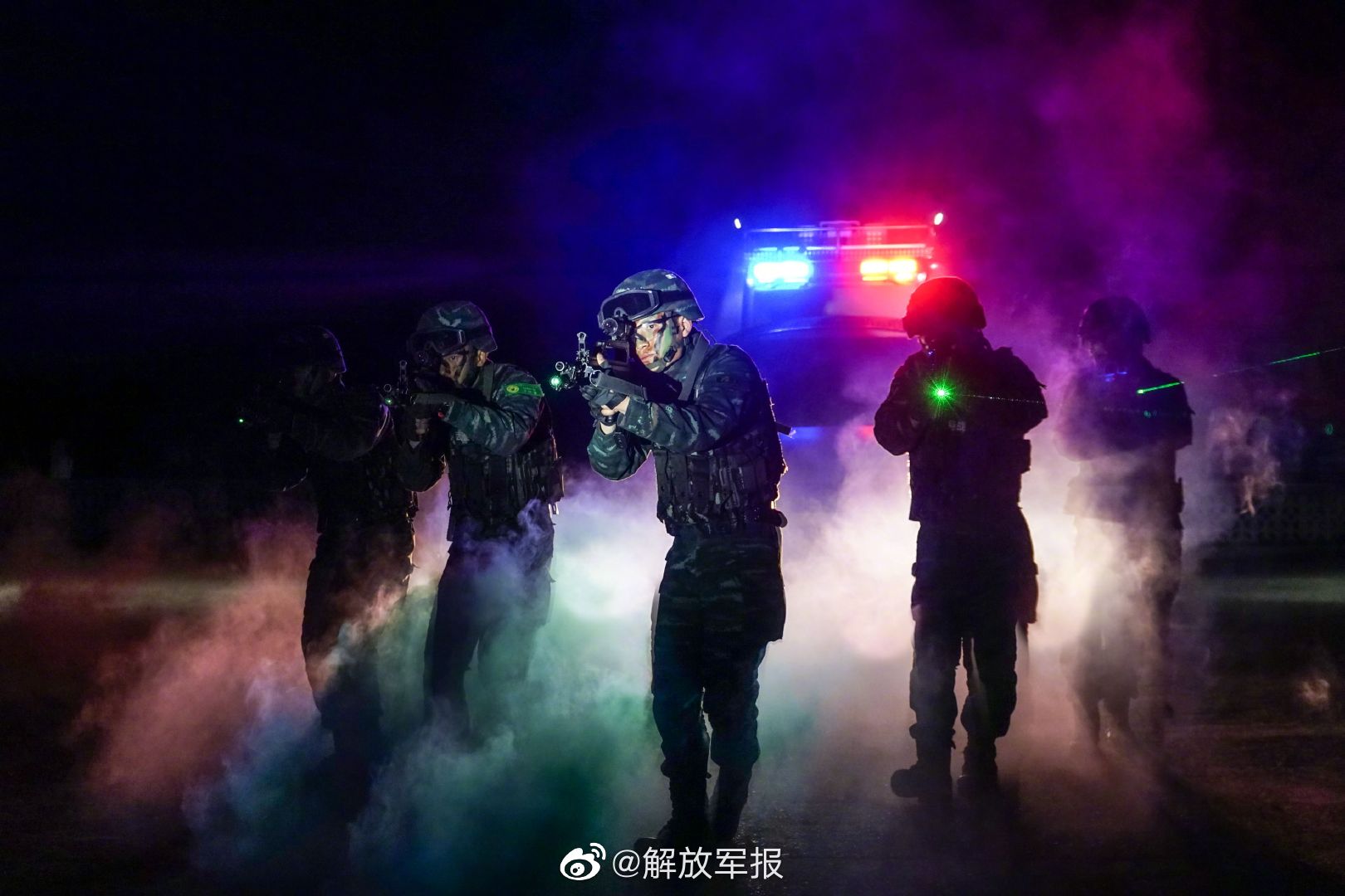 武警特战,暗夜追击!