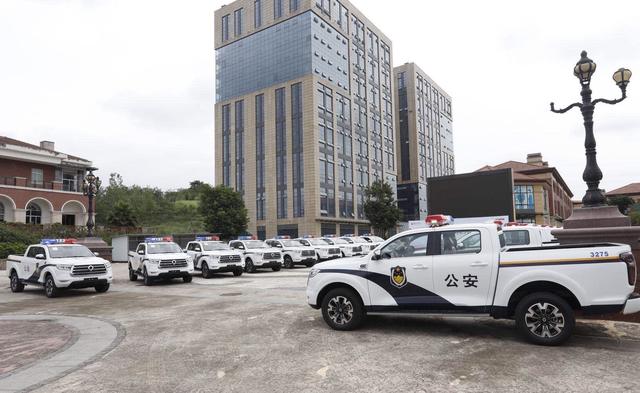 长城炮警用版列装!2.0t 8at,警用涂装气场十足,堪称执法利器