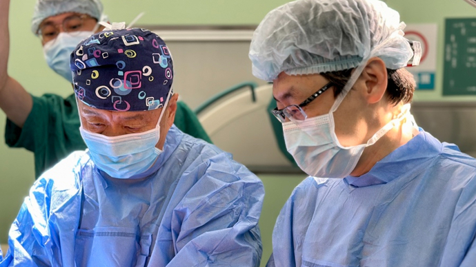 16岁花季少女双膝双髋关节骨坏死,六院骨科自体肋软骨移植助其重获