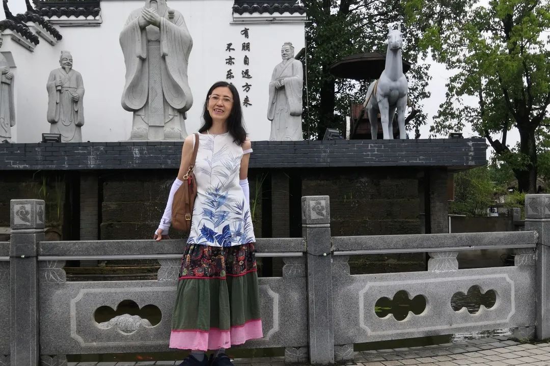 「星辰阁」罗秋红:单薄的女人往往率性追随独木舟的疆域