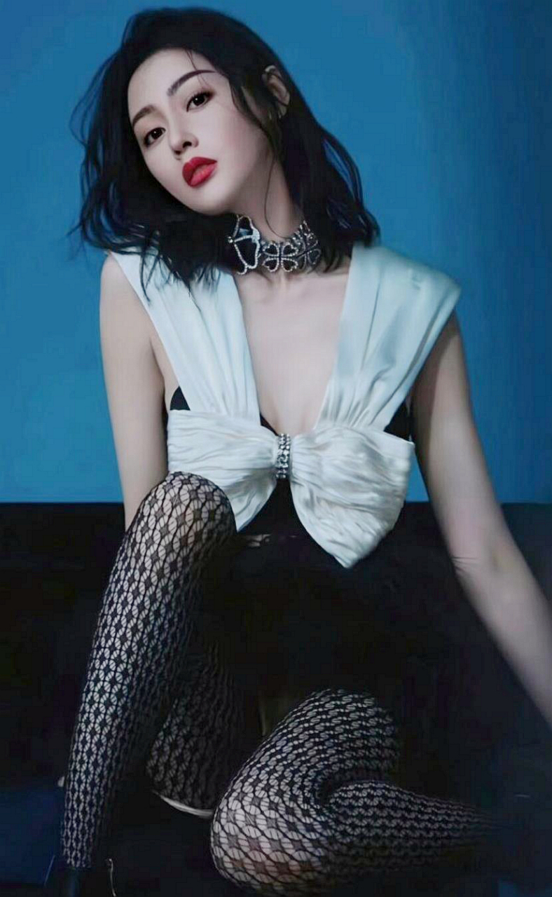 黑丝张天爱,好美[等待]