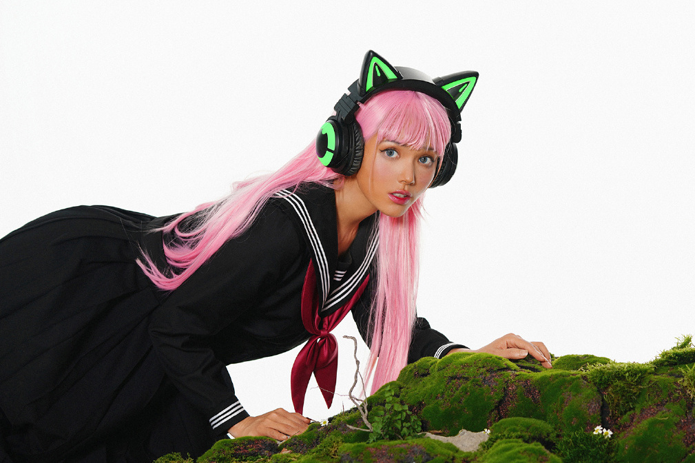 最近火了一种搭配叫"黑皮 jk",帅气又大方,独特感十足!