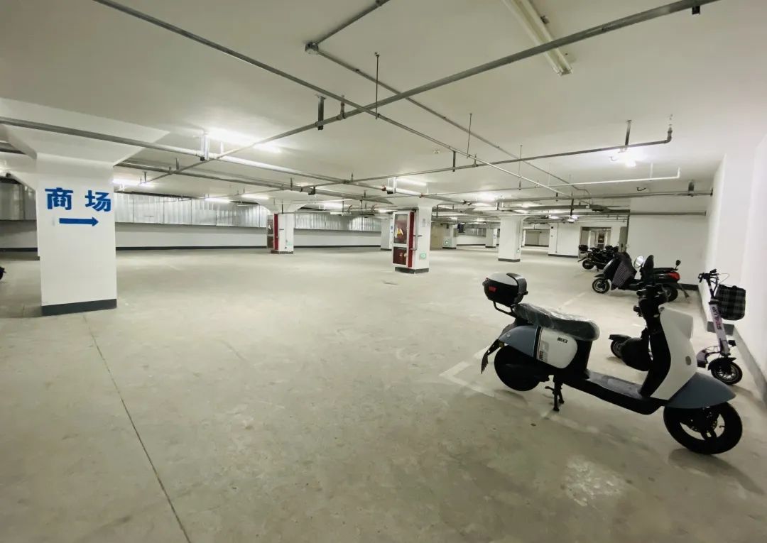 直达商场,地铁站,这处非机动车地下车库免费开放