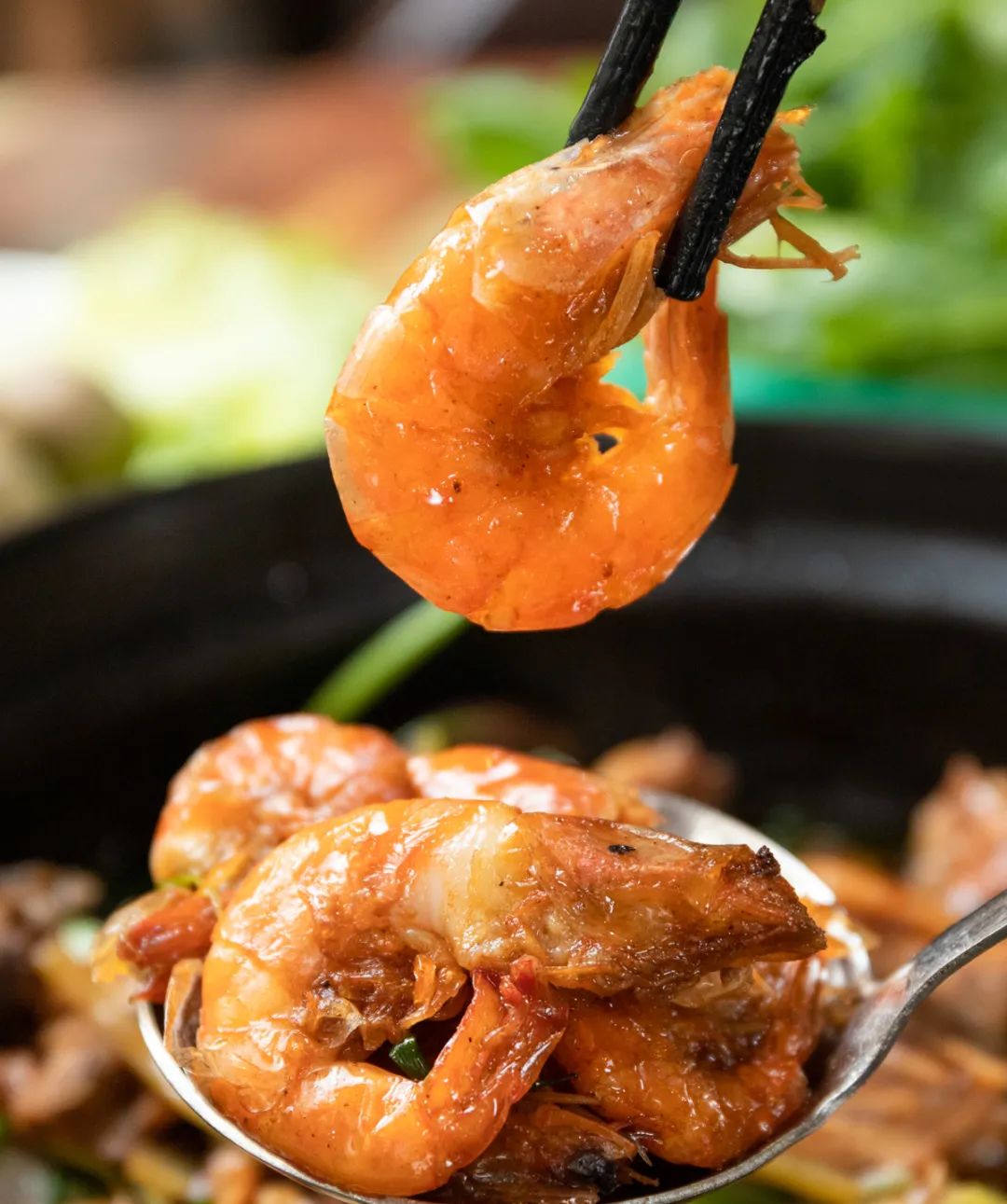 招牌明虾焖土鸡,鸡虾同煲,肉足味鲜!打卡美味新宝地!