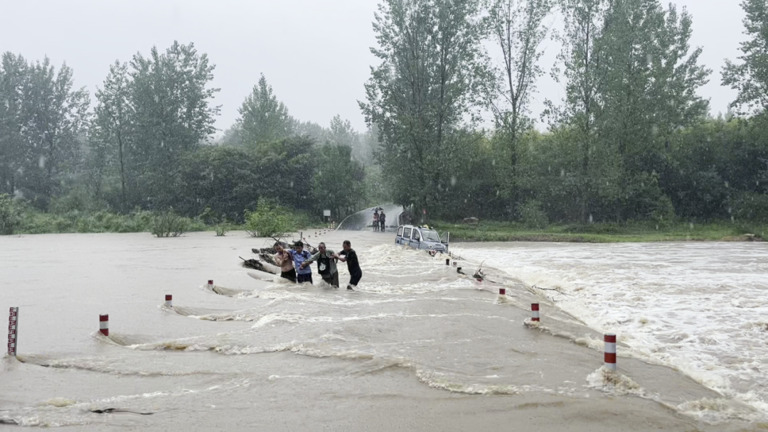 旬邑暴雨图片