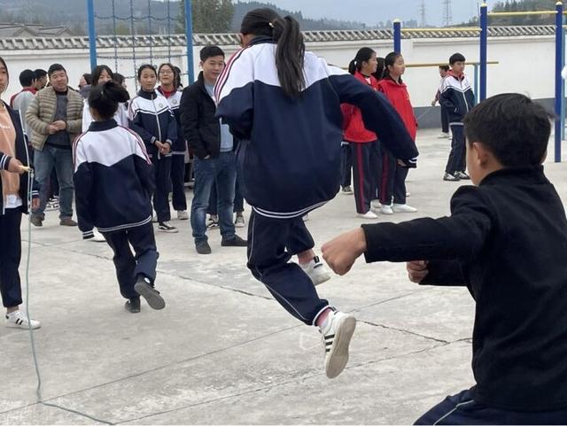 富源县竹园中学举办冬季运动会