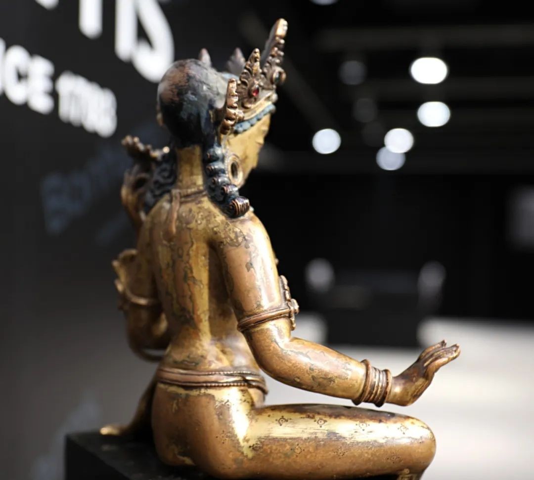 马拉王朝13世纪出品|绿度母像rmb 1,450万纽约邦瀚斯易手