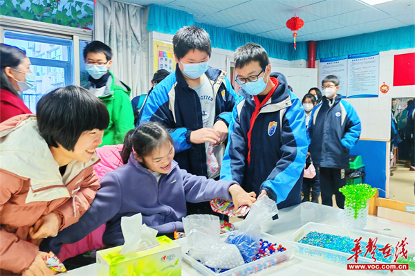 长郡实验中学到长沙市福利院开展社会公益活动