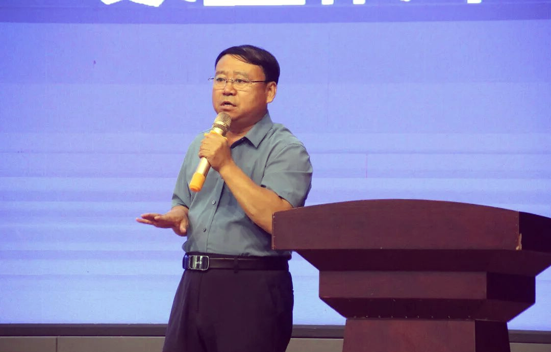 胡志民小学到高中教育