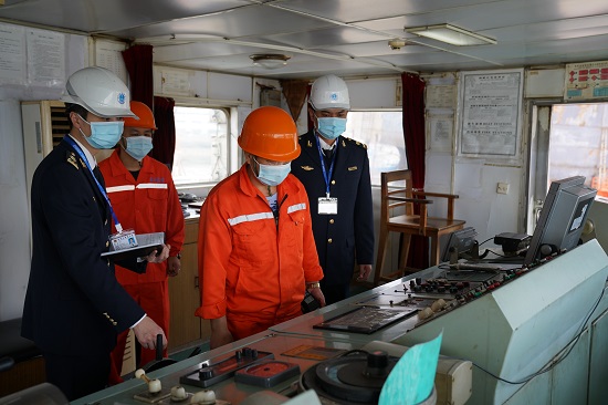 福建海事局首次为新进入自贸区船舶现场颁发船舶安全管理证书