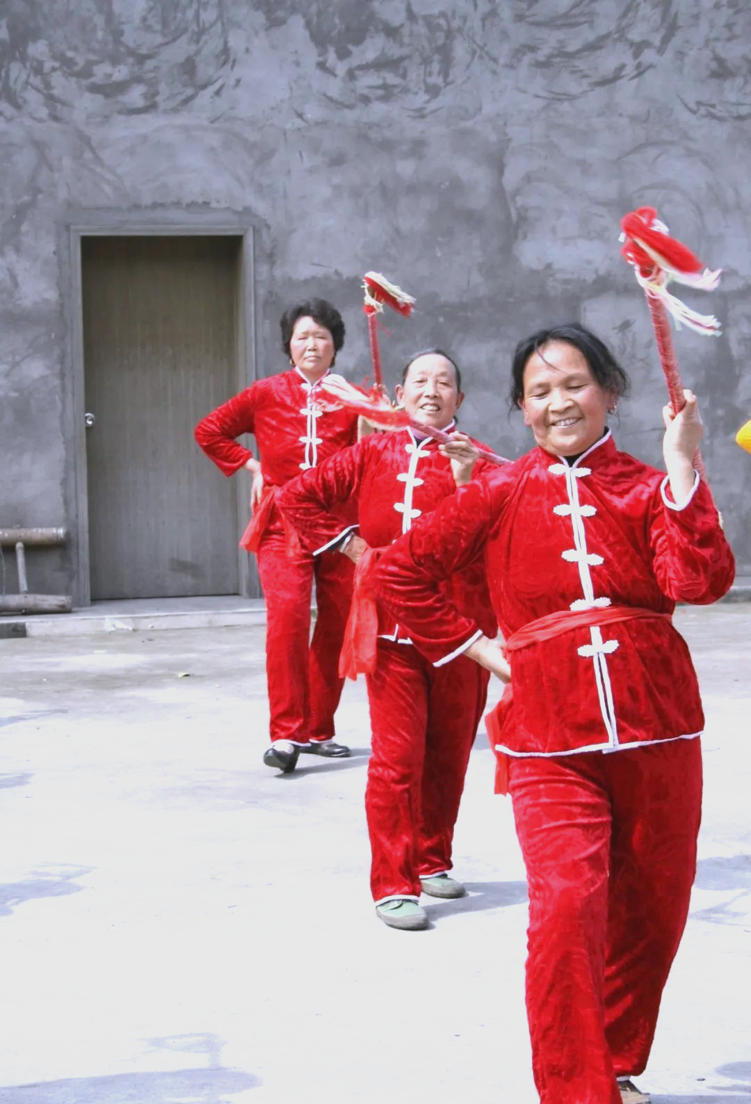 花杆舞蹈:从历史到现代,天全的文化瑰宝