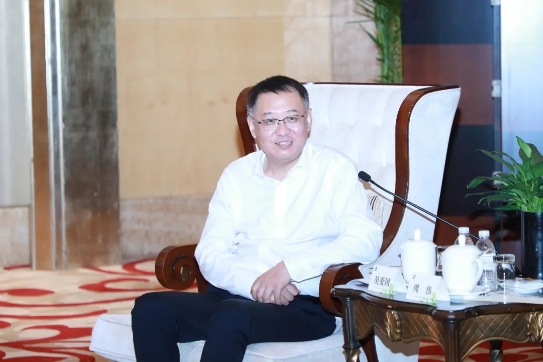 吴爱国一行拜会昆山市委书记周伟