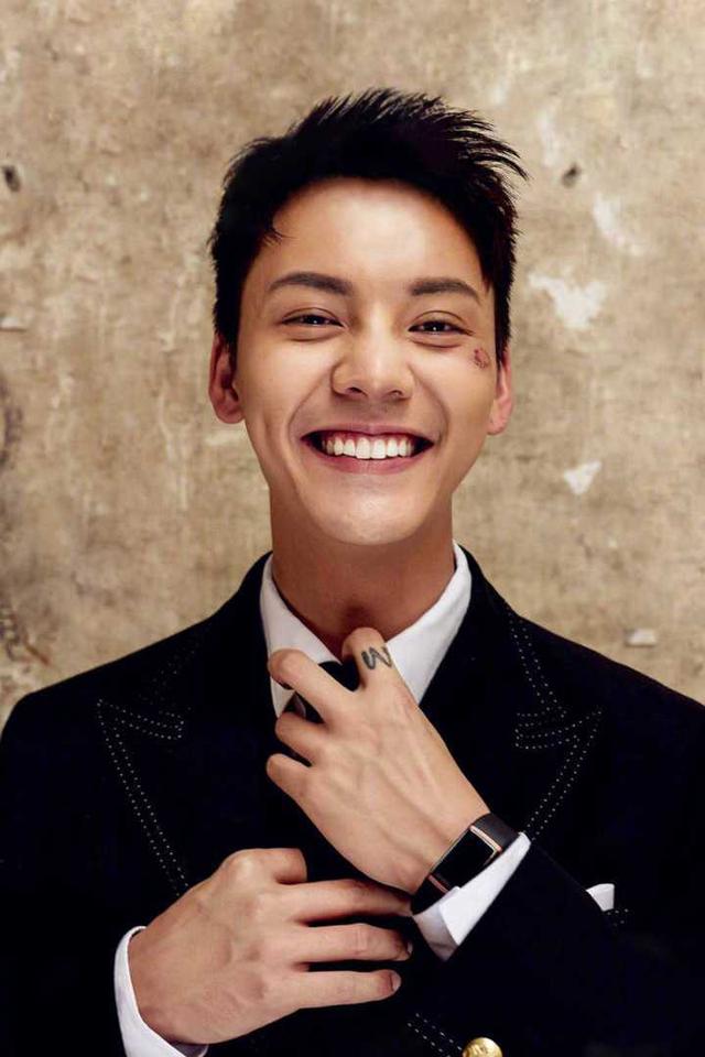 8位割过双眼皮的男星:金城武最自然,成龙像变了个人