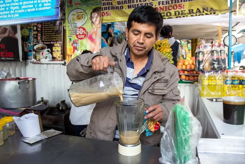 将青蛙榨成汁喝掉?秘鲁经典热卖饮品,真的有强身壮阳的功效吗?