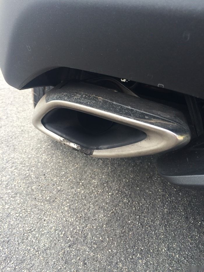 汽车烟筒上有黑灰怎么回事