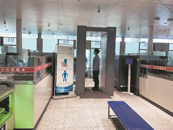 天河机场推出"易安检" 过检时间减半