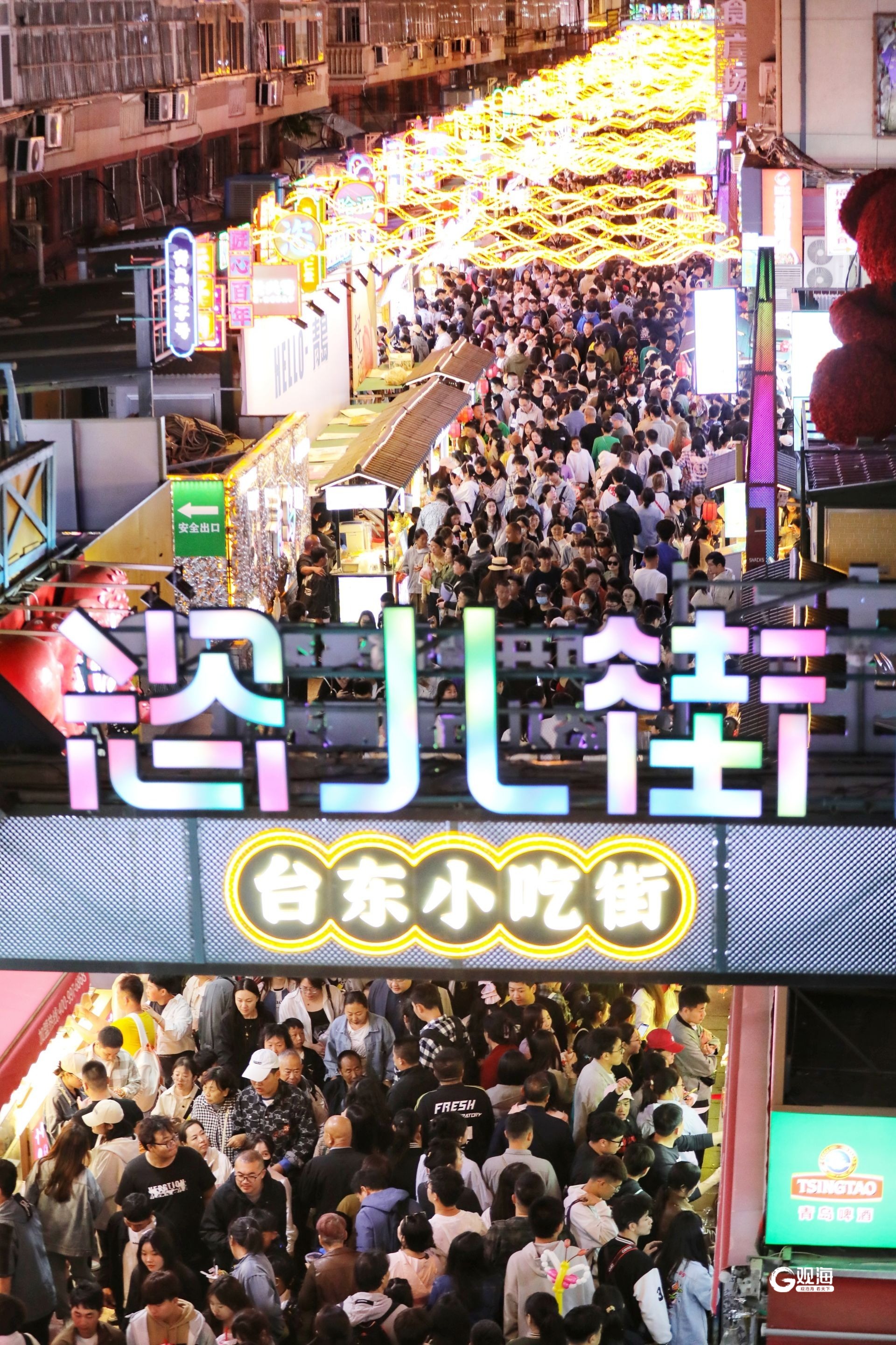 夜青岛更美丽,市民游客台东步行街逛吃逛吃
