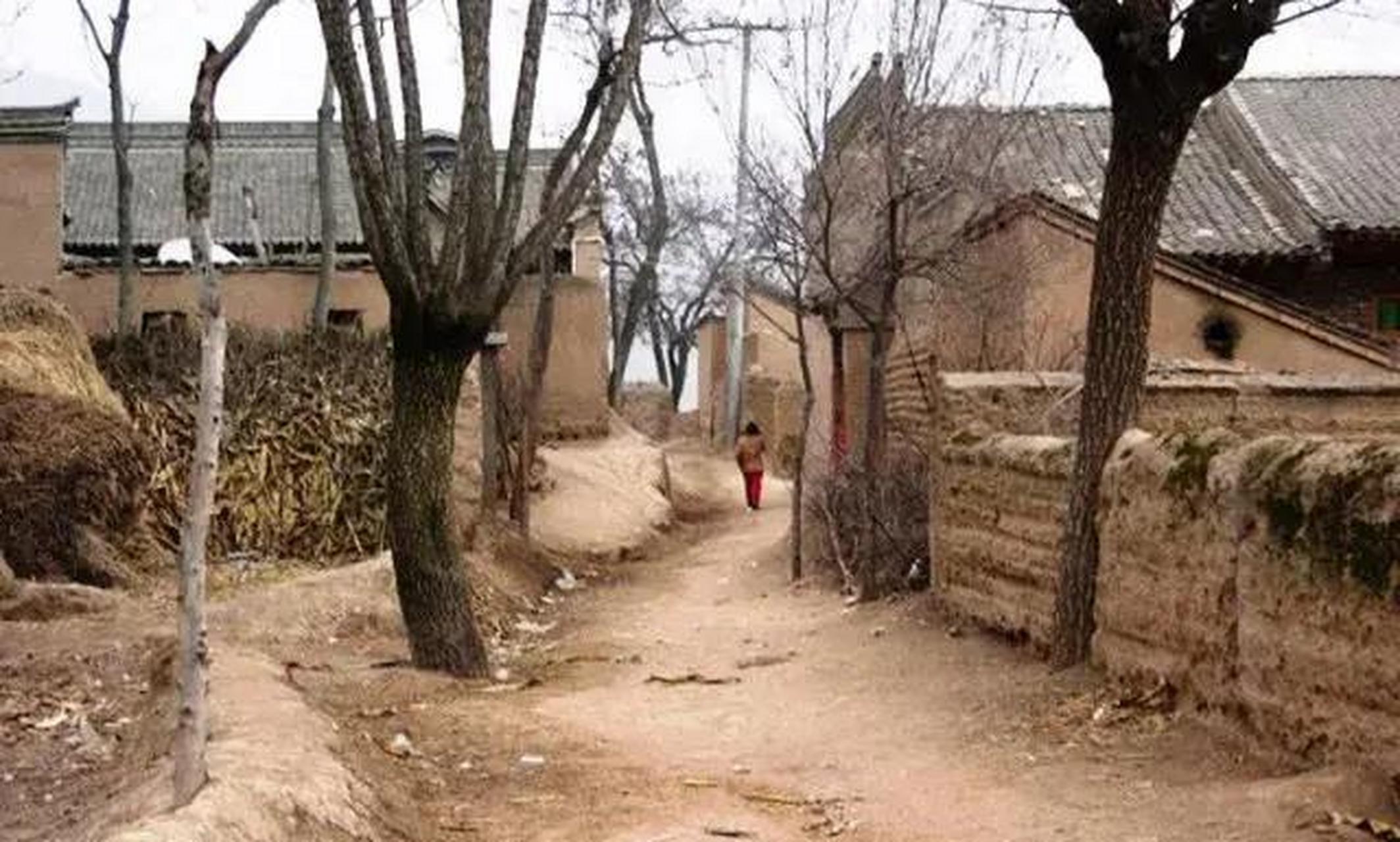 有人问,偏远的农村,破旧的瓦房,无车,你会嫁吗?我回答,肯定不会.